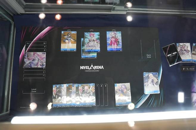 '승리의 여신: 니케' TCG