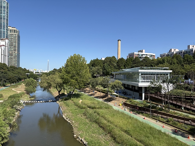 수변활력거점 13호 ‘양재천 수변문화쉼터’