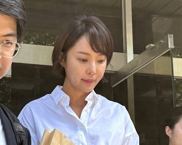 회삿돈 약 42억여원을 횡령한 혐의로 기소된 배우 황정음 [사진 = 연합뉴스]