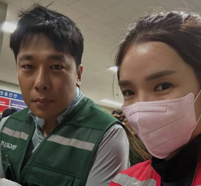 전 쇼트트랙 선수 김동성이 2년 전부터 일용직 건설노동자로 지내고 있다고 밝혔다. 그는 올림픽 연금을 박탈당해 일용직 수입을 제외하면 버는 돈이 거의 없다고 한다. /사진=인민정 인스타그램 캡처