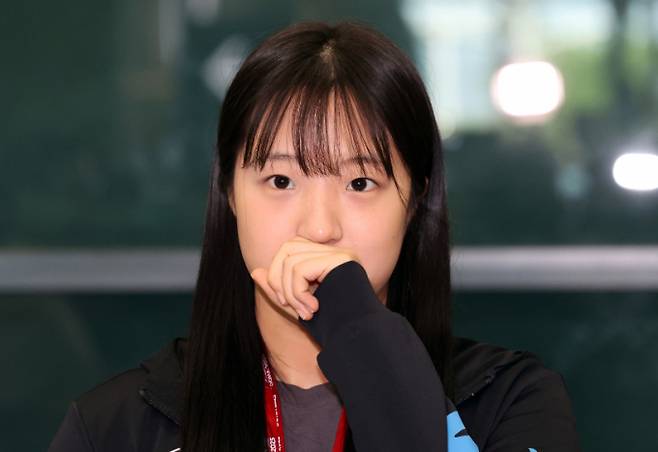 사진은 신유빈이 올해 5월 26일 인천공항에서 2025 카타르 도하 세계탁구선수권대회를 마치고 귀국해 인터뷰를 하고 있는 모습. 사진은 기사 내용과 직접적인 관련이 없음 /사진=(인천공항=뉴스1) 김명섭 기자