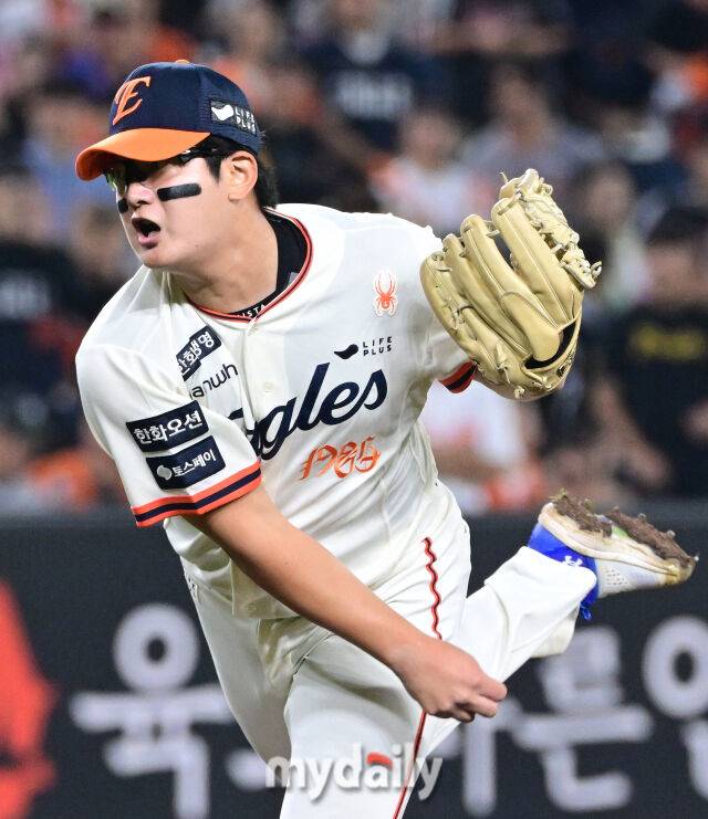 2025년 9월 26일 오후 대전 한화생명 볼파크에서 열린 '2025 신한 SOL뱅크 KBO 리그' LG 트윈스와 한화 이글스의 경기. 한화 김서현이 9회초 구원등판해 역투하고 있다./마이데일리