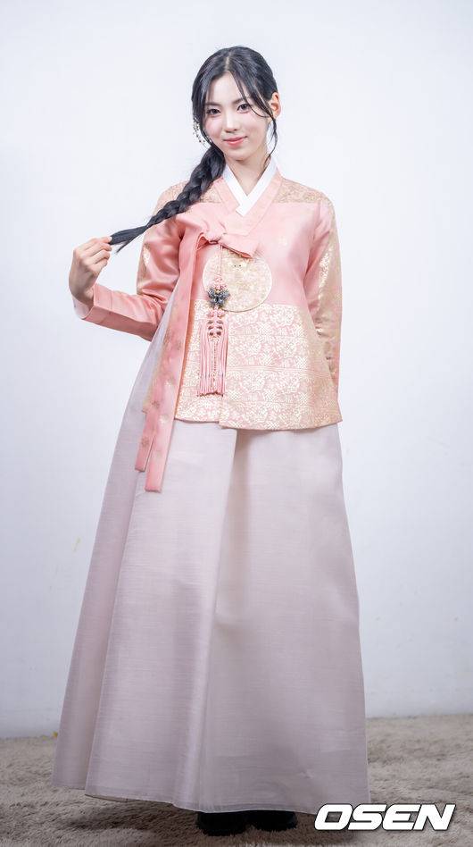 [OSEN=최규한 기자] 그룹 이프아이 미유 한복 인터뷰. 2025.10.04 / dreamer@osen.co.kr