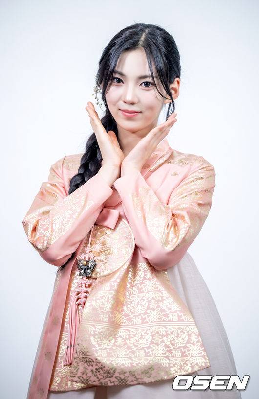 [OSEN=최규한 기자] 그룹 이프아이 미유 한복 인터뷰. 2025.10.04 / dreamer@osen.co.kr