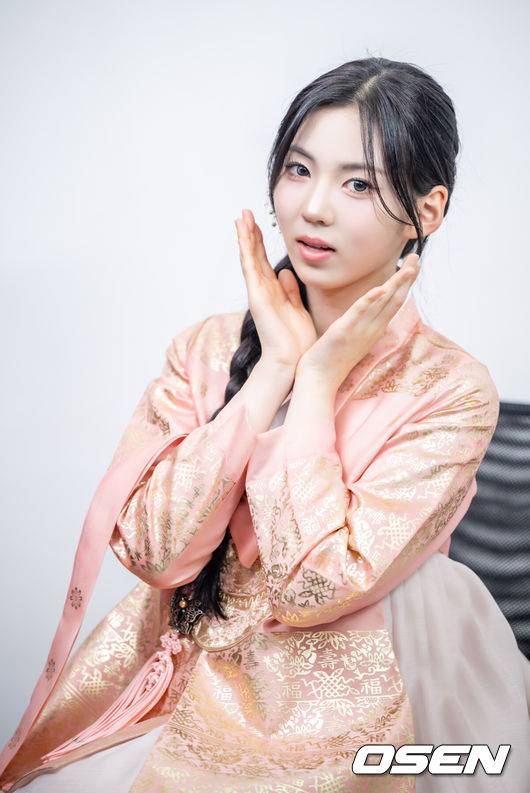 [OSEN=최규한 기자] 그룹 이프아이 미유 한복 인터뷰. 2025.10.04 / dreamer@osen.co.kr