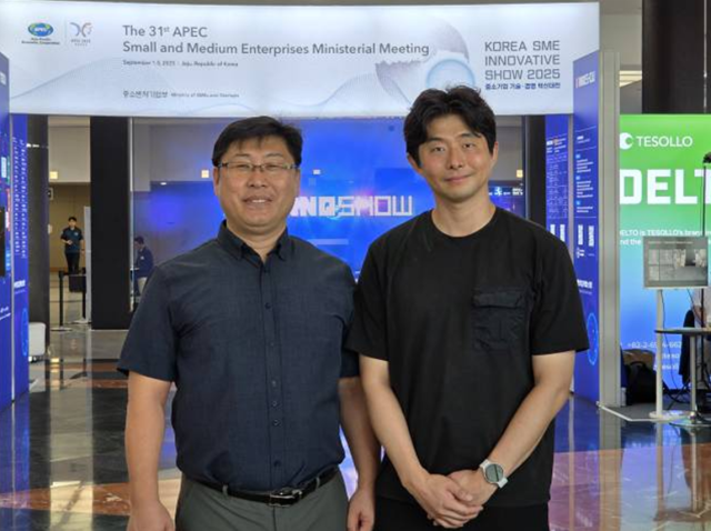 김봉현(왼쪽) 제주웰빙영농조합법인 대표와 이원신 농업회사법인 아침미소 총괄 이사. 사진 제공=이노비즈협회