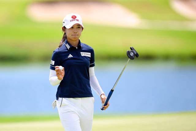 버디를 잡은 뒤 기뻐하고 있는 황유민. 사진 제공=AFP연합뉴스