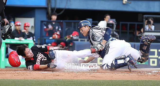 ▲ 김호령 양의지 ⓒ곽혜미 기자