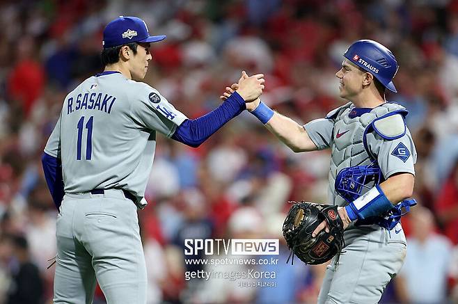 ▲ 커리어 첫 포스트시즌 세이브를 올린 사사키 로키.