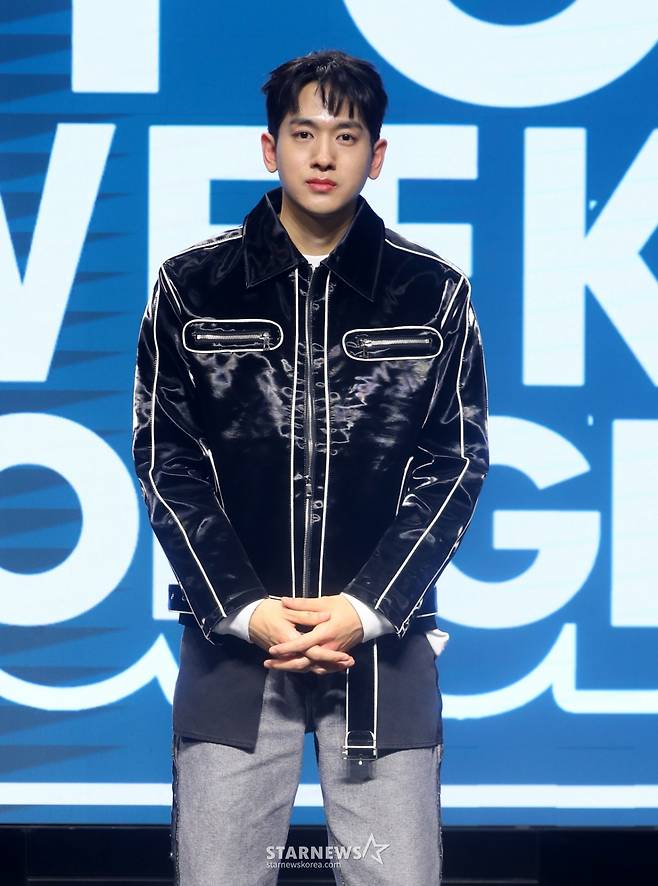 [서울=뉴시스] 김혜진 기자 = 가수 류필립이 23일 오후 서울 마포구 H-스테이지에서 열린 'K팝 위크 인 홍대' 기자간담회에서 포즈를 취하고 있다. 2025.04.23. jini@newsis.com /사진=김혜진