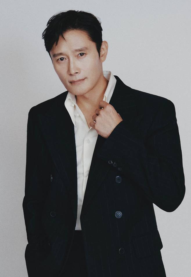 영화 '어쩔수가 없다'(감독 박찬욱)의 주연배우 이병헌이 24일 진행된 라운드 인터뷰를 위해 포즈를 취하고 있다. /사진제공=BH엔터테인먼트 2025.09.24 /사진=이동훈 photoguy@