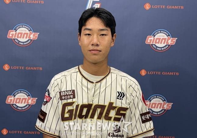 롯데 자이언츠와 입단 계약을 맺은 동산고 투수 신동건. /사진=양정웅 기자