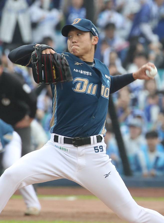 6일 대구 삼성라이온즈파크에서 열린 2025 KBO 포스트시즌 와일드카드 1차전 삼성라이온즈와 NC다이노스 경기. NC 선발투수 구창모가 1회말 역투를 하고 있다. 사진=연합뉴스