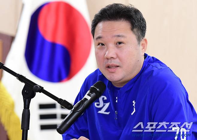 6일 대구 삼성라이온즈파크에서 열린 NC와 삼성의 와일드카드 1차전. 인터뷰를 하고 있는 삼성 박진만 감독. 대구=송정헌 기자songs@sportschosun.com/2025.10.06/