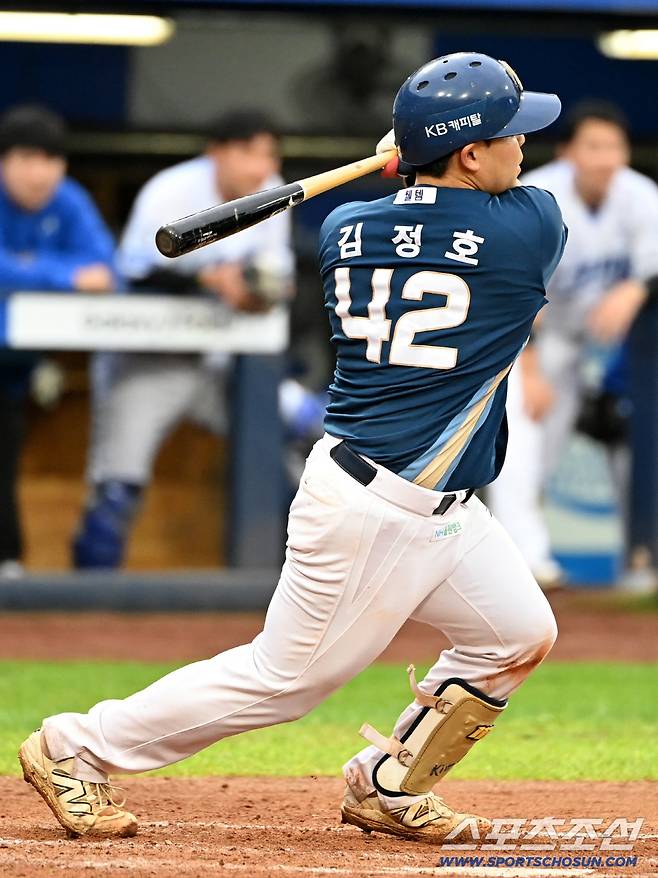 6일 대구 삼성라이온즈파크에서 열린 NC와 삼성의 와일드카드 1차전, NC 김정호가 타격을 하고 있다. 대구=허상욱 기자wook@sportschosun.com/2025.10.06/