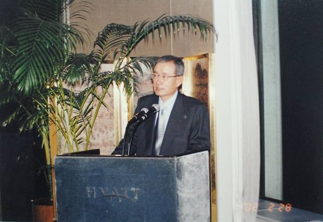 2002년 명예회장에 취임하던 당시의 故 최창걸 명예회장 [고려아연 제공]