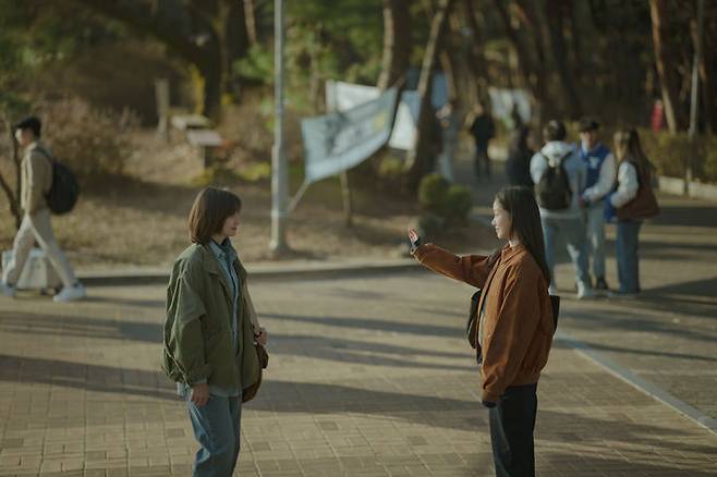 [서울=뉴시스] 은중과 상연 (사진=넷플릭스 제공) *재판매 및 DB 금지