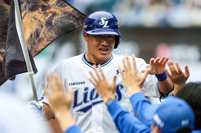▲ 삼성 라이온즈 이성규가 6일 대구 삼성라이온즈파크에서 열린 NC 다이노스와의 와일드카드 결정전 1차전에서 홈런을 터트렸다. ⓒ삼성 라이온즈