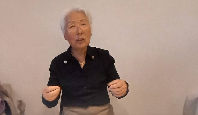 임정 역사서 '한일관계사료집' 기증한 홍영자 씨 (서울=연합뉴스) 박현수 기자 = 임시정부 최초 역사서 '한일관계사료집' 기증한 홍영자 씨가 지난달 26일 연합뉴스와 인터뷰하고 있다. phyeonsoo@yna.co.kr