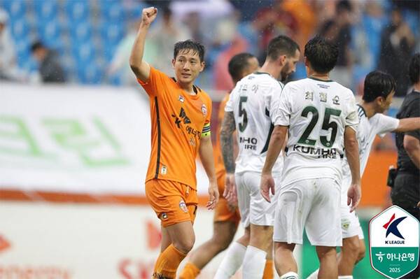지난 3일 오후 제주월드컵경기장에서 열린 제주SK와 전북현대의 K리그1 32라운드 경기에서 남태희가 후반 추가시간 동점골을 넣고 기뻐하고 있다 (사진=한국프로축구연맹)