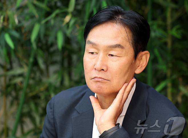 최용수 전 감독이 29일 오후 서울 강남구의 한 식당에서 뉴스1과 인터뷰를 하고 있다. 2025.9.29/뉴스1 ⓒ News1 김진환 기자