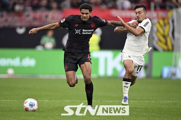 묀헨글라트바흐의 옌스 카스트로프(오른쪽). /사진=뉴시스(AP)