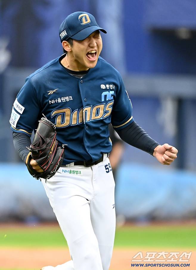 2회말 2사 3루 구창모가 김지찬을 1루 땅볼로 처리하며 환호하고 있다.