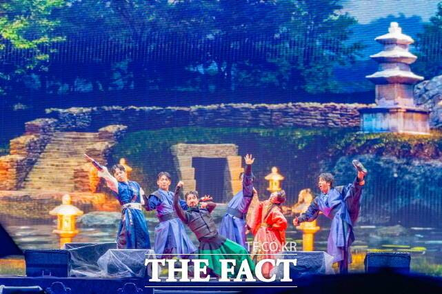 공주시가 제71회 백제문화제에서 웅진환타지아를 선보이고 있다. /공주시