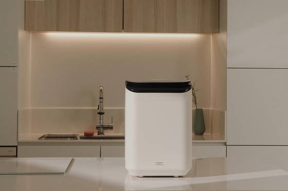 풀무원, 음식물처리기 출시   (서울=연합뉴스) 풀무원은 음식물을 자동으로 분쇄·건조하는 프리미엄 주방가전 '그린더 자동 인공지능 음식물처리기'를 출시했다고 29일 밝혔다. 사진은 풀무원 프리미엄 음식물처리기. 2025.5.29 [풀무원 제공. 재판매 및 DB 금지]   photo@yna.co.kr (끝)  〈저작권자(c) 연합뉴스, 무단 전재-재배포, AI 학습 및 활용 금지〉