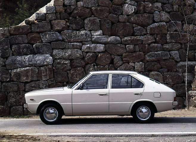 현대차 ‘포니 1세대’ 측면 모습. 이탈리아 출신의 조르제토 주지아로가 디자인을 설계했다. 현대차 제공