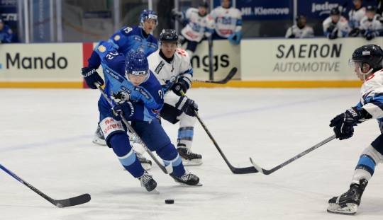 2골을 몰아친 김건우(사진 왼쪽 첫번째). 사진[연합뉴스]