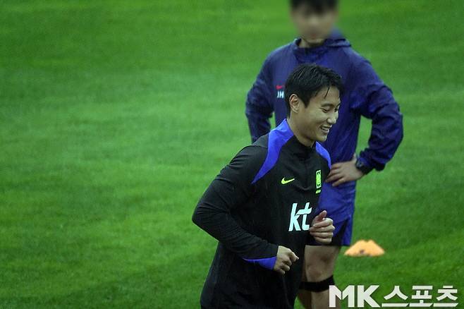 10월 6일 대표팀의 이달 첫 훈련을 밝은 얼굴로 소화한 백승호. 사진=이근승 기자