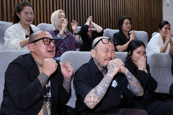 서울 여의도 국회에서 열린 제 429회 국회(정기회) 제9차 본회의에서 문신사법안(대안)이 통과되자 문신 합법화에 찬성하는 방청객들이 환호했다./사진=뉴스1