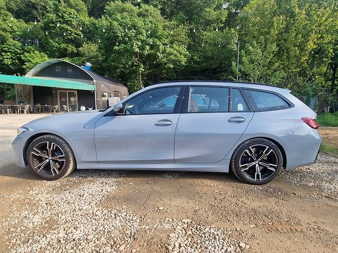 BMW 320i 투어링 M 스포츠. /사진=강주헌 기자