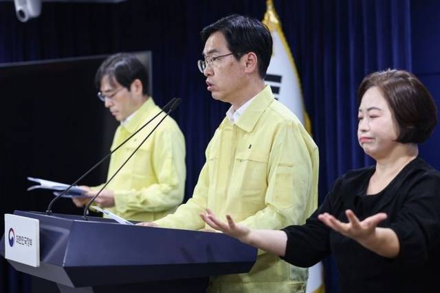 김민재 중앙재난안전대책본부 1차장(행안부 차관)이 2일 정부서울청사에서 국가정보자원관리원 행정정보시스템 화재 관련 중대본 브리핑을 하고 있다. 연합뉴스