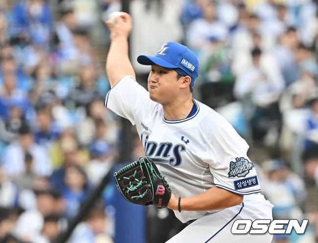 [OSEN=대구, 이석우 기자] 6일 대구 삼성라이온즈파크에서 2025 신한 SOL뱅크 KBO 와일드카드 결정전 삼성 라이온즈와 NC 다이노스의 경기가 열렸다. 홈팀 삼성은 후라도가 방문팀 NC는 구창모가 선발 투수로 출전했다.삼성 라이온즈 최원태가 역투하고 있다. 2025.10.06 / foto0307@osen.co.kr