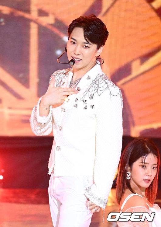 [OSEN=이대선 기자] 3일 오후 서울 SBS프리즘타워에서 SBS FiL, SBS M 더트롯쇼 생방송이 진행됐다.가수 성민이 멋진 무대를 펼치고 있다. 2023.07.03 /sunday@osen.co.kr