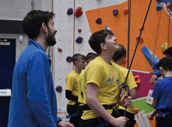 등반 교육 프로그램에서 확보자 조작 미숙으로 인한 사고에서 이탈리아 법원은 프로그램 주관자와 확보자 양쪽에 절반씩의 책임이 있다고 판결했다. 사진 서밋업클라이밍.