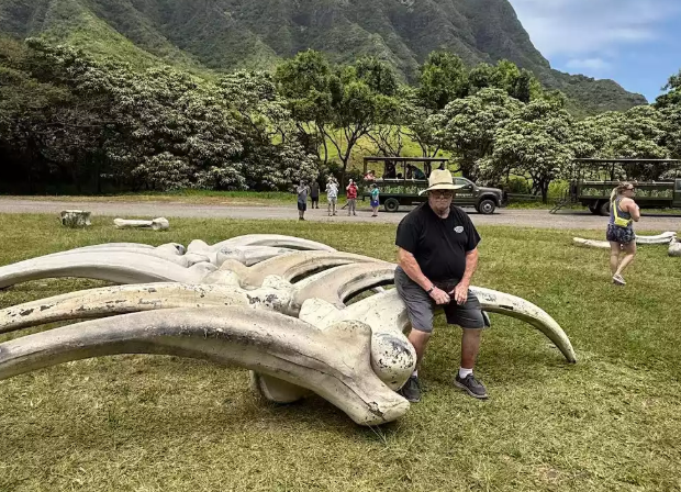 딸과 함께 하와이 여행 중인 토비 엘더의 아버지 롭. 토비 엘더 틱톡 제공