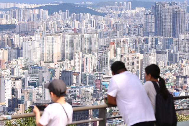 서울 남산에서 바라본 서울 시내 아파트 단지 모습. 연합뉴스