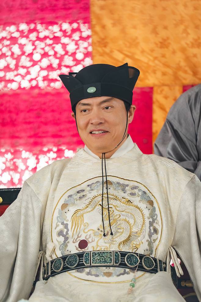 tvN 드라마 ‘폭군의 셰프’에서 명나라 사신 우곤 역을 연기한 배우 김형묵 출연장면. 사진 tvN