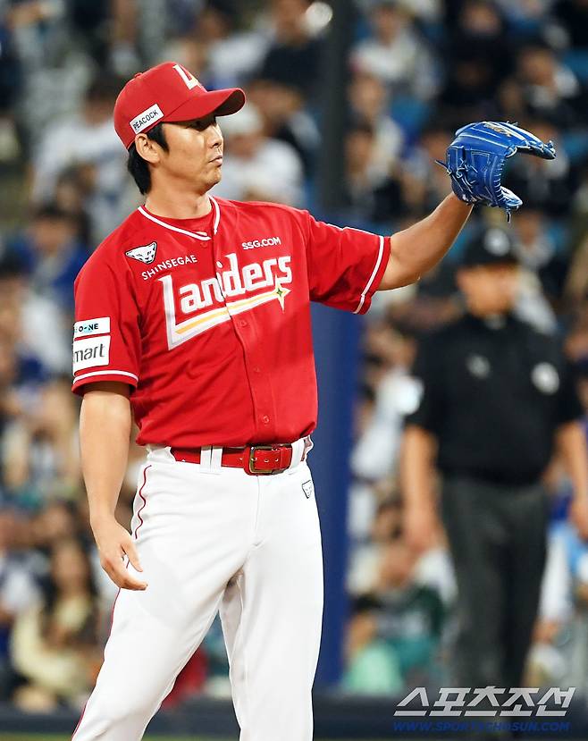11일 대구 라이온즈파크에서 열린 삼성 라이온즈와 SSG 랜더스의 경기. SSG 문승원이 숨을 고르고 있다. 대구=박재만 기자 pjm@sportschosun.com/2025.09.11/