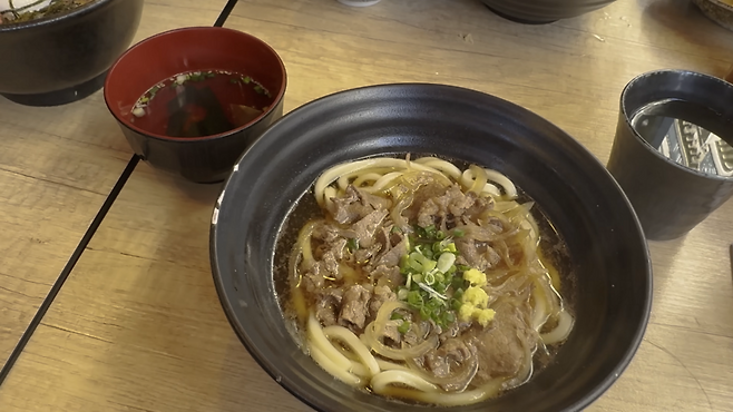 제니 파리 맛집 (출처 : 유튜브 )