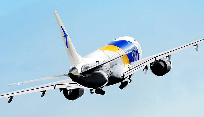 지난해 영국 판버러 에어쇼에서 자동 이륙 기능을 처음 선보인 브라질 항공기 제작사 엠브라에르의 E2 항공기. 자료 엠브라에르