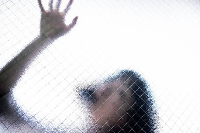 연애 초기부터 집착·강요·폭력적 성향을 보이는 상대는 데이트폭력의 전조일 수 있다. 전문가들은 위험 신호를 초기에 파악하고, 필요 시 교제를 중단할 것을 권고했다. (사진=게티이미지)