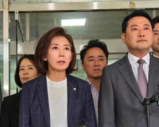 장동혁 대표(오른쪽), 나경원 의원.