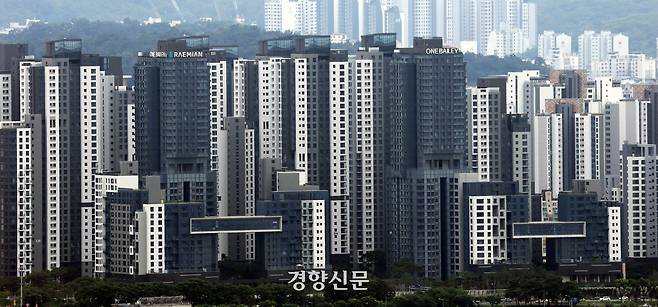 서울 남산 간이전망대에서 바라 본 강남 일대의 고급 아파트 단지. 서성일 선임기자