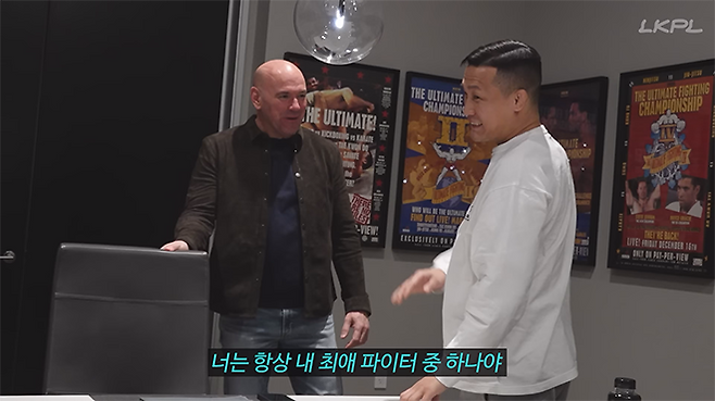 데이나 화이트 회장은 한국행 취소 후 2024년 12월 UFC310을 앞두고 미국 네바다주 라스베이거스를 찾아온 정찬성한테 “제일 좋아하는 파이터 중 하나”라며 말했다. 이제 고용주-선수 관계가 아닌데도 애정은 여전한 듯하다. 사진=유튜브 채널 Korean Zombie 영상 화면