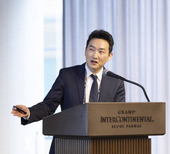 5월 20일 화합물반도체 기술협의회 발족식에서 이현익 과학기술정책연구원 부연구위원이 발표하고 있다. 홍중식 기자