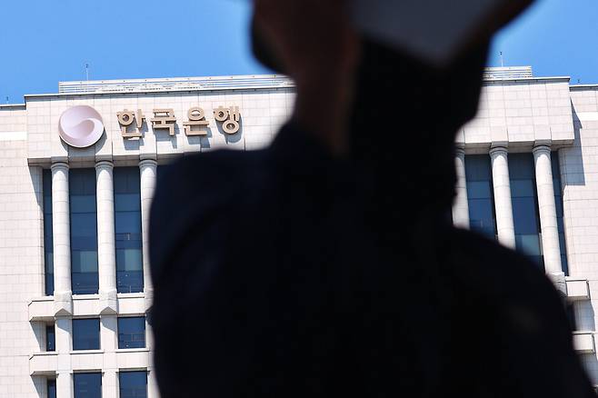 한국은행의 기준금리 인하로 정기예금의 40% 이상이 기준금리(2.5%) 아래로 떨어진 것으로 나타났다.&nbsp;ⓒ연합뉴스